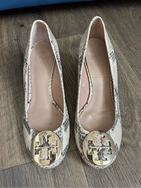 Tory Burch Sally Snakeskin Print Leather Logo Wedge Pumps Slip-On Round Toe 6M
